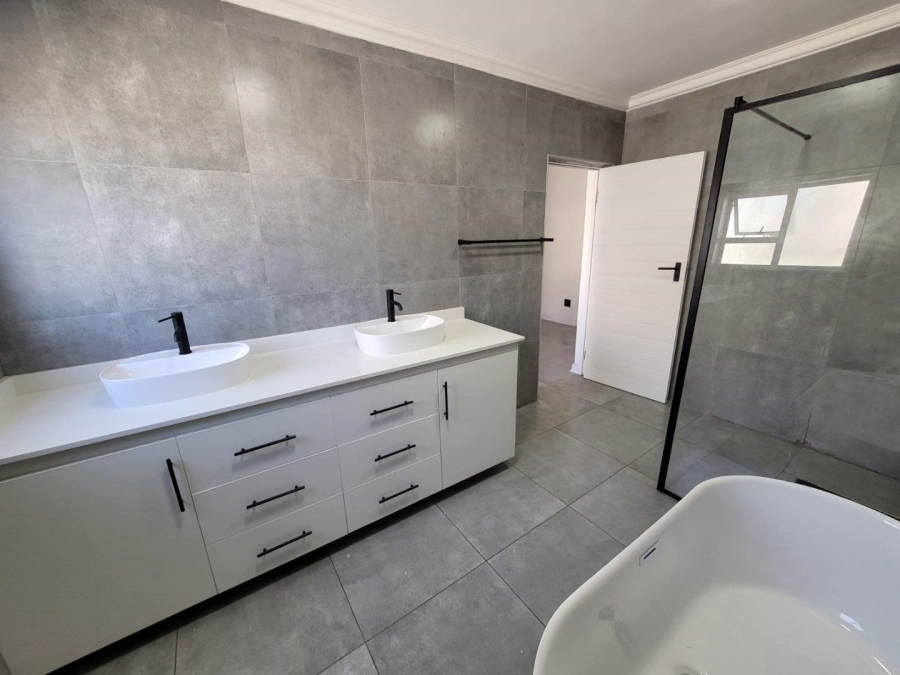 3 Bedroom Property for Sale in Aston Bay Eastern Cape